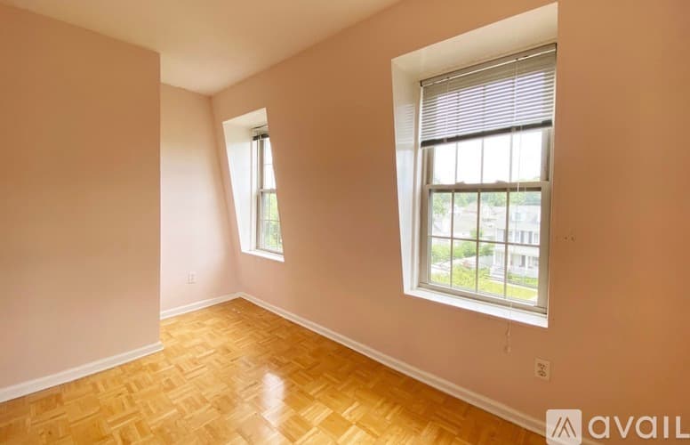 Middletown Condo: 1 Russell Street