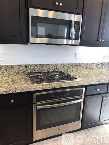 Marina House: 249 9th St