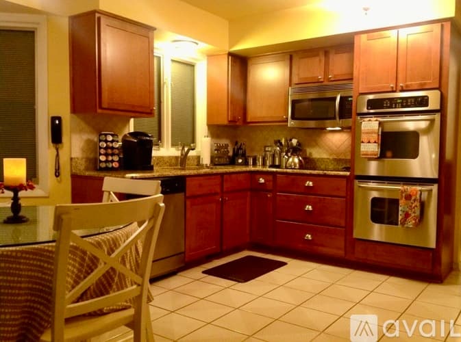 Lynwood House: 2721 Wind Point Ct
