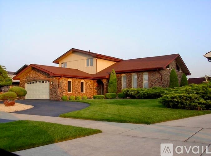 Lynwood House: 2721 Wind Point Ct