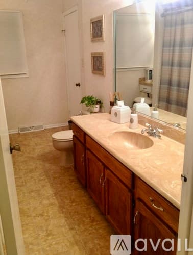 Lynwood House: 2721 Wind Point Ct