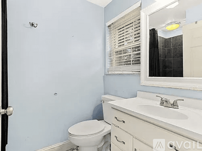 Peoria House: 5311 N Woodview Ave