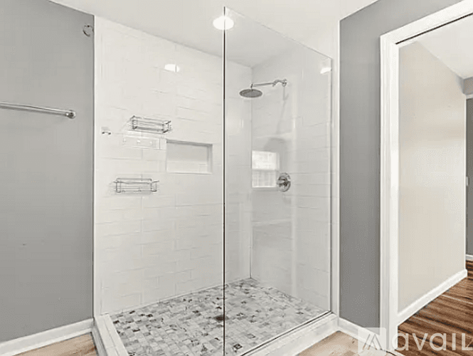 Peoria House: 5311 N Woodview Ave