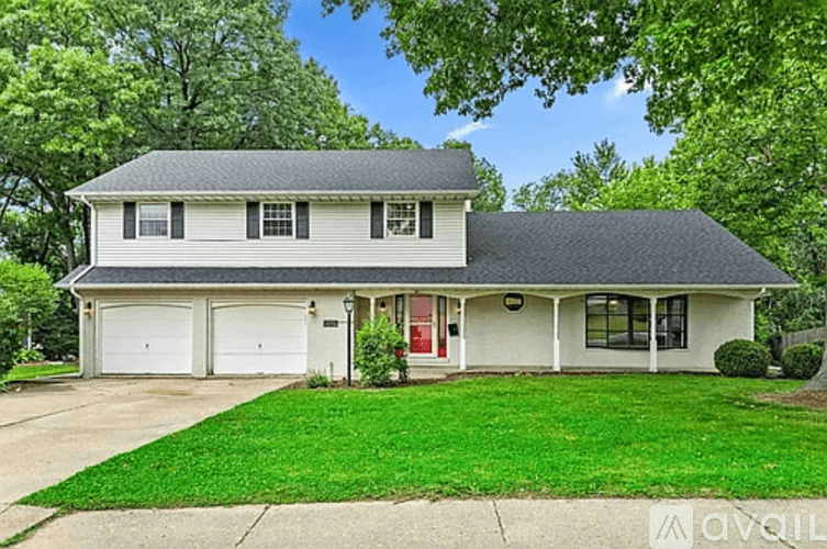 Peoria House: 5311 N Woodview Ave