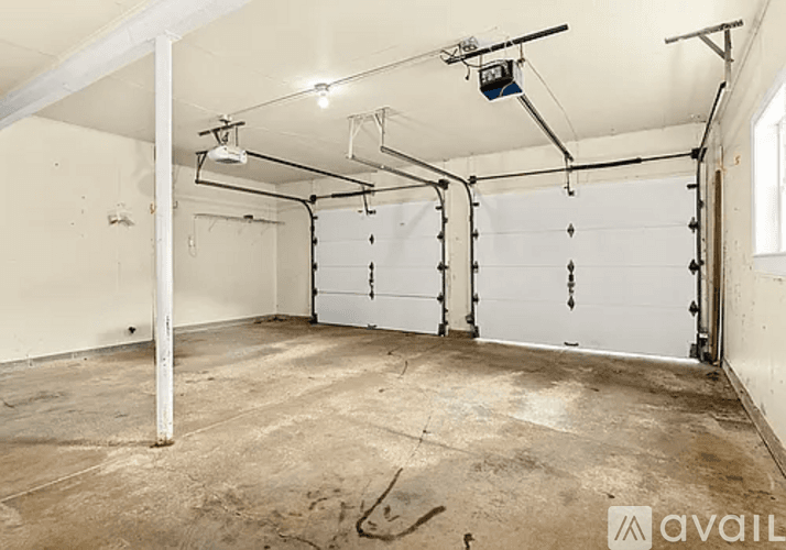 Peoria House: 5311 N Woodview Ave