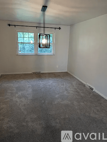 Peoria House: 5311 N Woodview Ave
