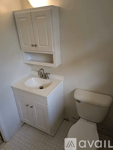 Peoria House: 5311 N Woodview Ave