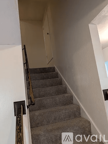 Peoria House: 5311 N Woodview Ave