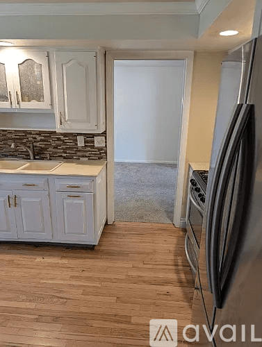 Peoria House: 5311 N Woodview Ave