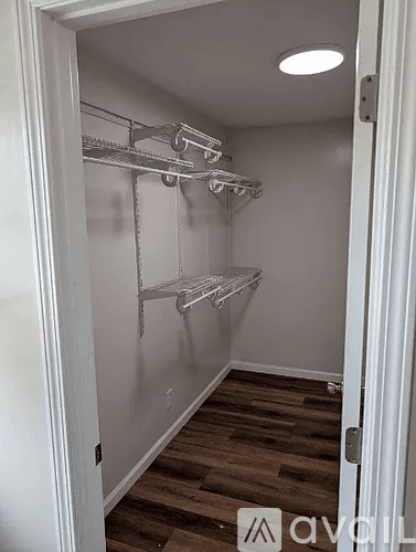Peoria House: 5311 N Woodview Ave
