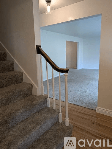 Peoria House: 5311 N Woodview Ave