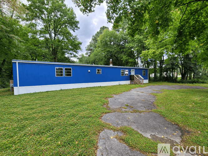 Houston House: 2119 Hunting Quarter Rd