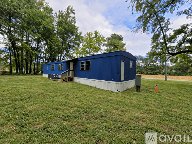 Houston House: 2119 Hunting Quarter Rd