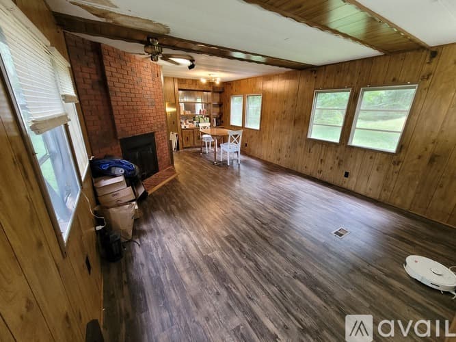 Houston House: 2119 Hunting Quarter Rd
