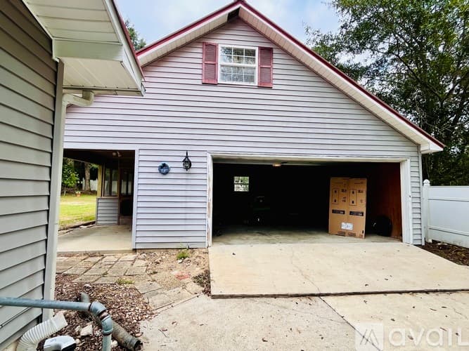 Crawfordville House: 339 Sharon Street