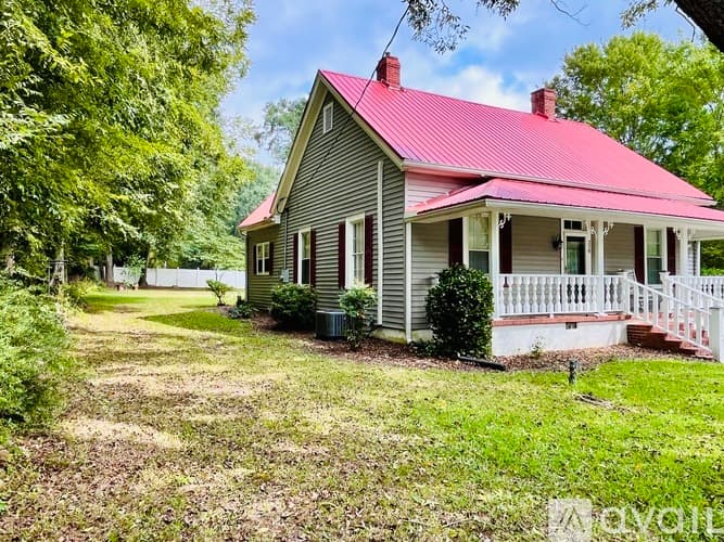 Crawfordville House: 339 Sharon Street
