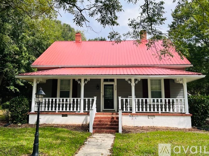 Crawfordville House: 339 Sharon Street