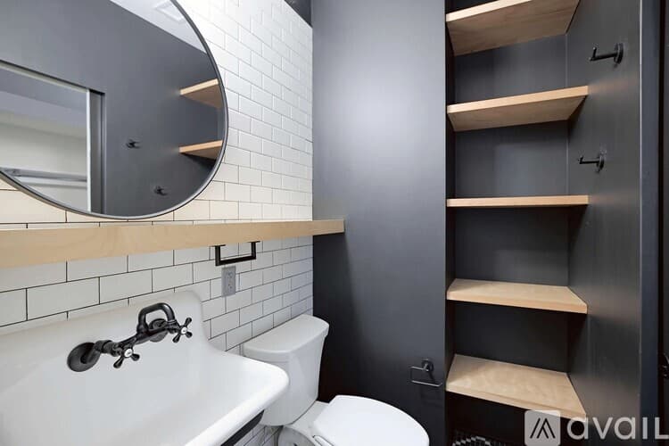 Kansas City Apartment: 315 East 39th Street
