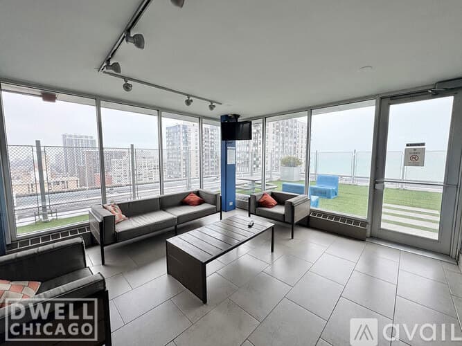 Chicago Apartment: 5650 N Sheridan Rd