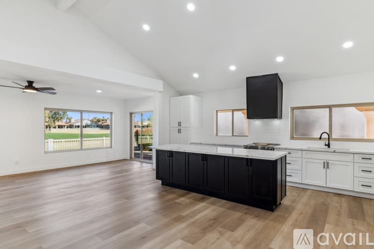 Sun Lakes House: 10846 East Navajo Drive