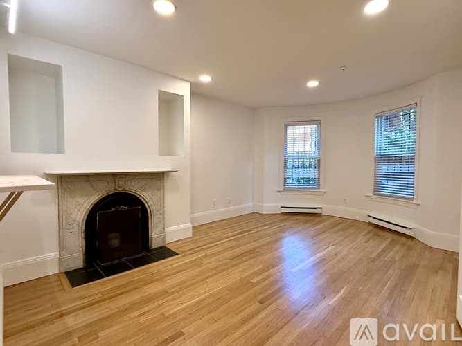 Boston Apartment: 24 Yarmouth St