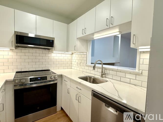 Boston Apartment: 24 Yarmouth St