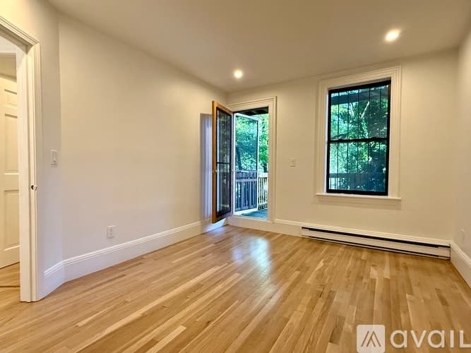 Boston Apartment: 24 Yarmouth St
