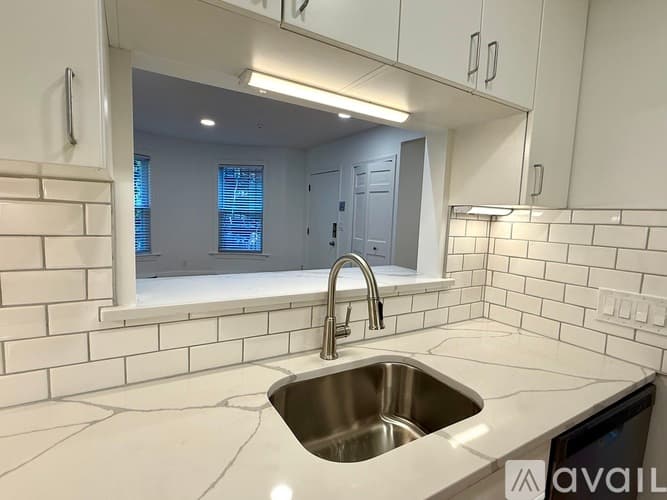 Boston Apartment: 24 Yarmouth St