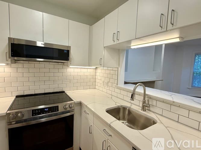 Boston Apartment: 24 Yarmouth St
