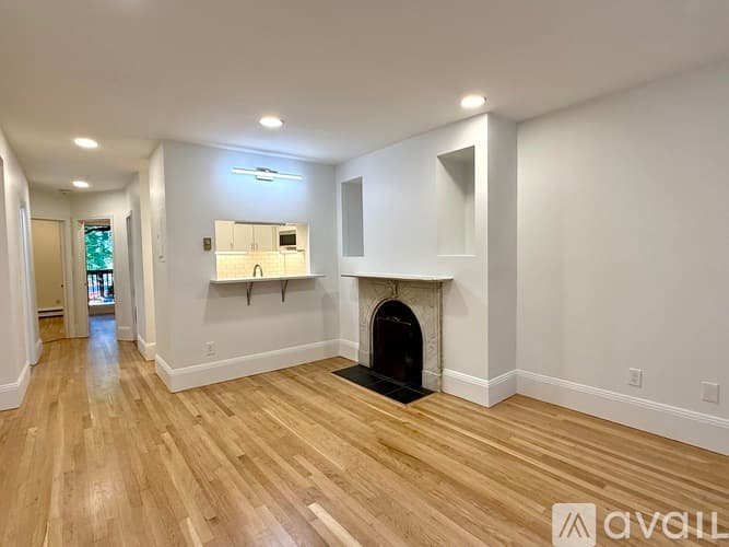 Boston Apartment: 24 Yarmouth St