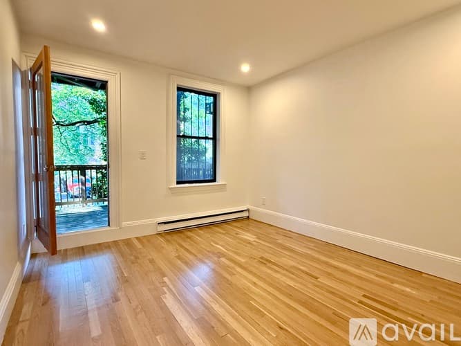 Boston Apartment: 24 Yarmouth St