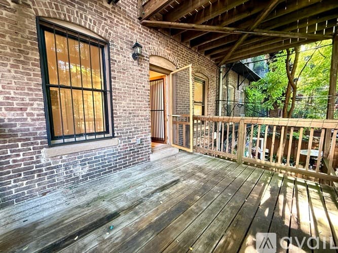 Boston Apartment: 24 Yarmouth St