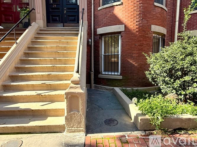 Boston Apartment: 24 Yarmouth St