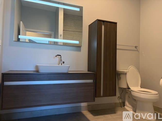 Wilmette Apartment: 617 Green Bay Rd