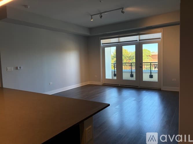 Wilmette Apartment: 617 Green Bay Rd