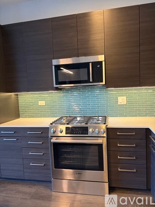 Wilmette Apartment: 617 Green Bay Rd
