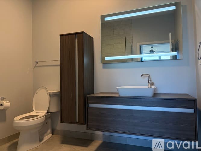 Wilmette Apartment: 617 Green Bay Rd