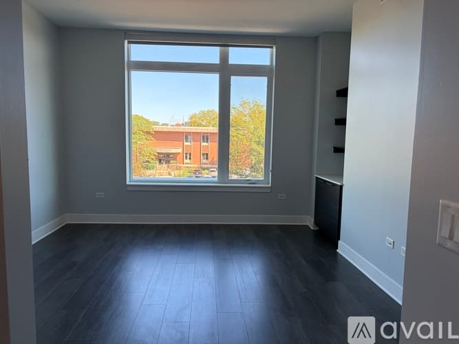 Wilmette Apartment: 617 Green Bay Rd