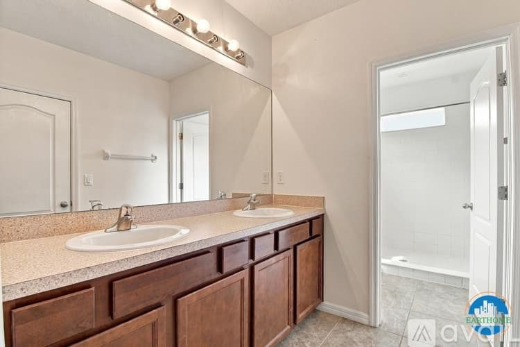 Riverview Townhome: 10406 Orchid Mist Ct