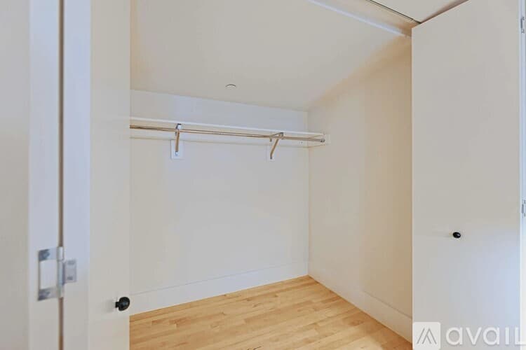 Kansas City Apartment: 315 East 39th Street