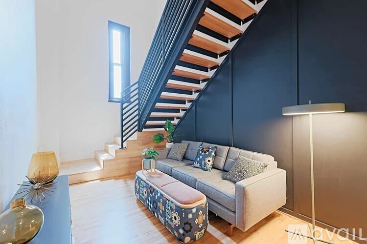 Kansas City Apartment: 315 East 39th Street