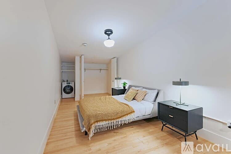 Kansas City Apartment: 315 East 39th Street
