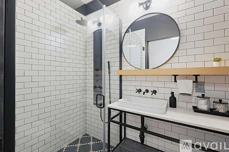 Kansas City Apartment: 315 East 39th Street