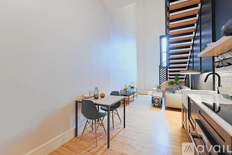 Kansas City Apartment: 315 East 39th Street