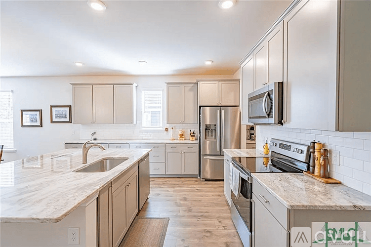 Pooler House: 2 Waterbuck Ct