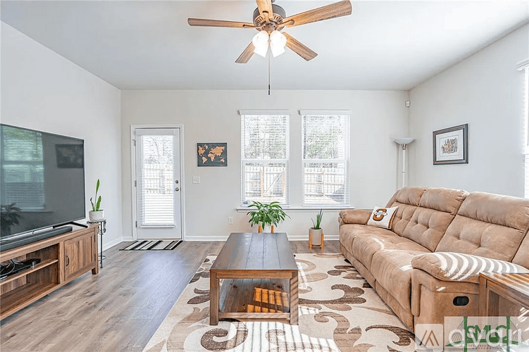 Pooler House: 2 Waterbuck Ct