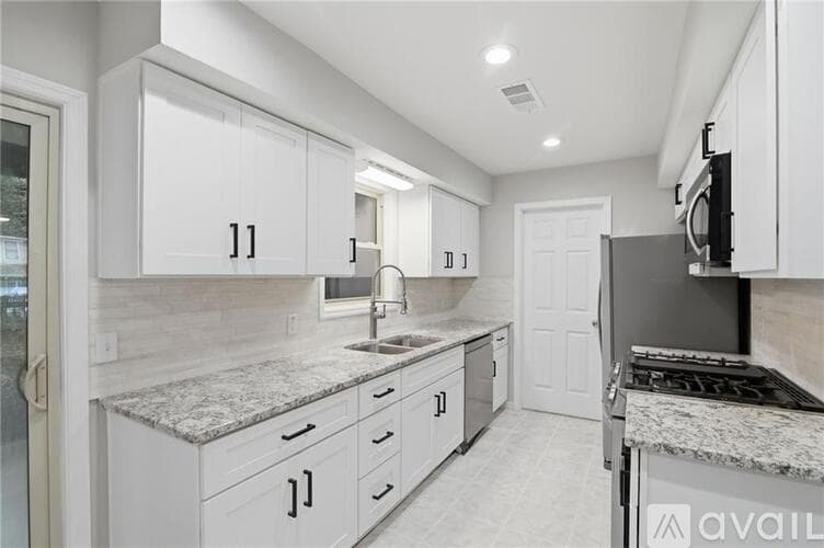 Smyrna Townhome: 4517 Coopers Creek Circle Southeast