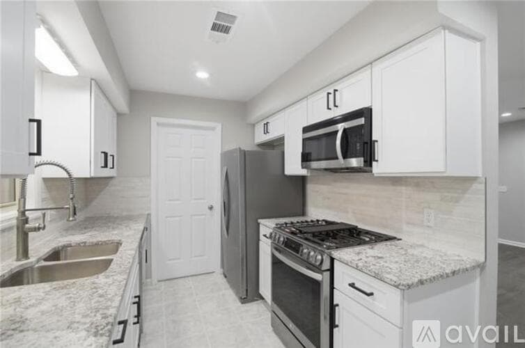 Smyrna Townhome: 4517 Coopers Creek Circle Southeast
