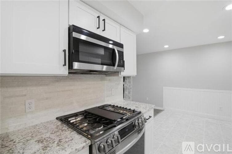 Smyrna Townhome: 4517 Coopers Creek Circle Southeast