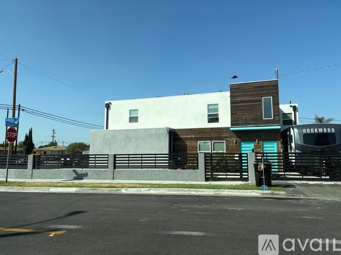 Bell Gardens Townhome: 6707 Otto Street